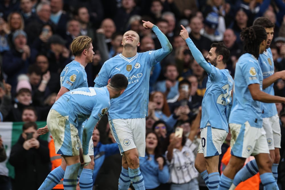 Erling Håland of Manchester City celebrates his goal.