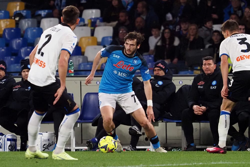 Napoli Reaffirms Kvaratskhelia’s Contract Amid Transfer Speculations